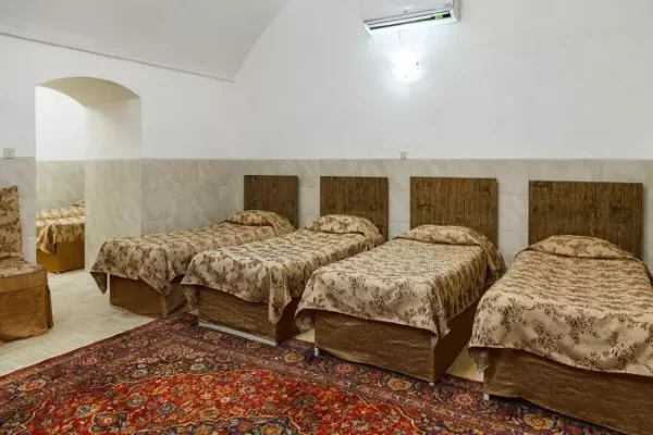 محوطه مجتمع اقامتی سرای کهن یزد